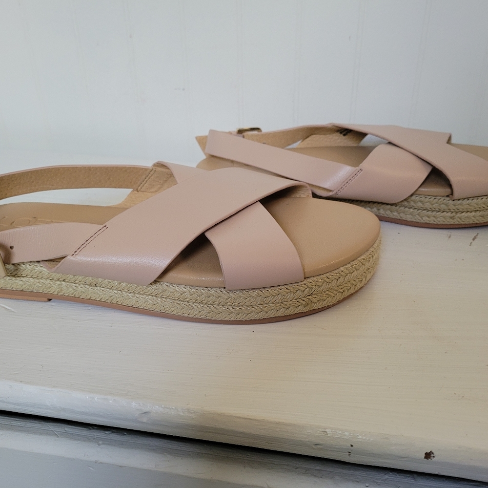 Comfortable Sand color sz 7 NEW
